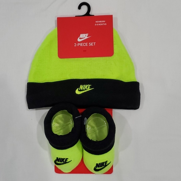 NWT Nike Hat and Bootie Set Newborn or 0-6 months - Picture 1 of 3